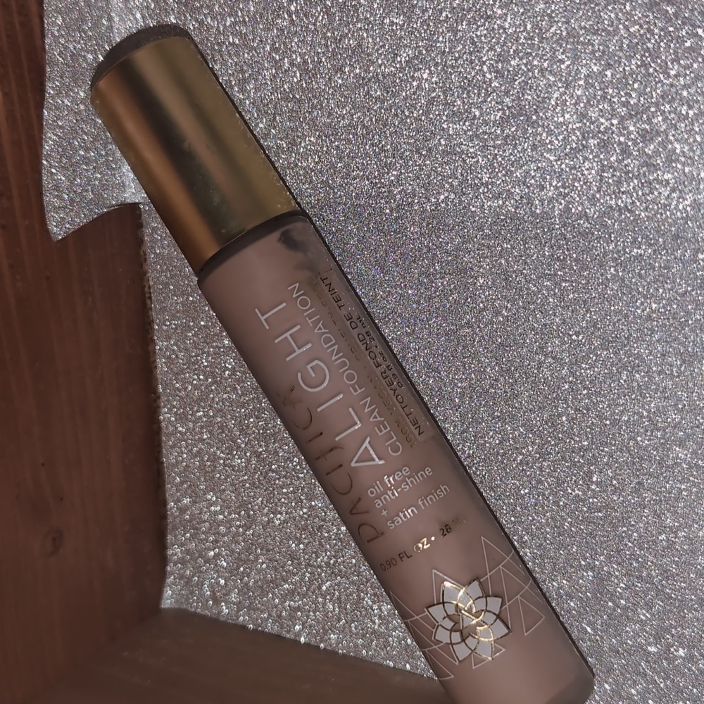 Pacifica alight clean foundation